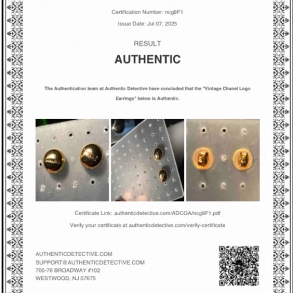 CHANEL Vintage Gold tone Stud pierced Earrings (rare) with COA - Picture 7 of 7